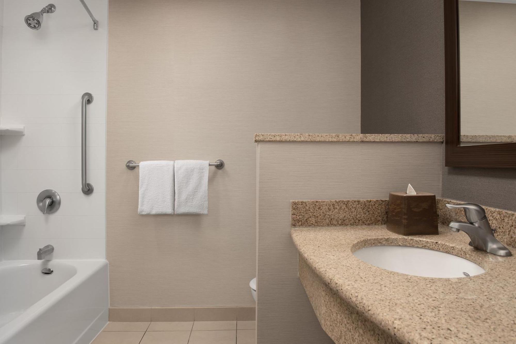 Hotel Courtyard By Marriott Syracuse Downtown At Armory Square Esterno foto